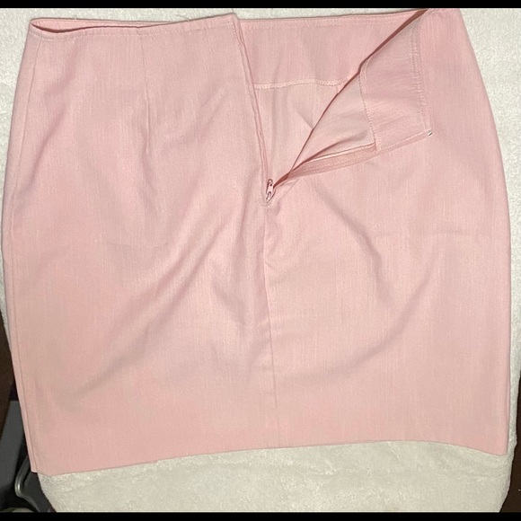 Beautiful pink skirt. - Picture 2 of 3